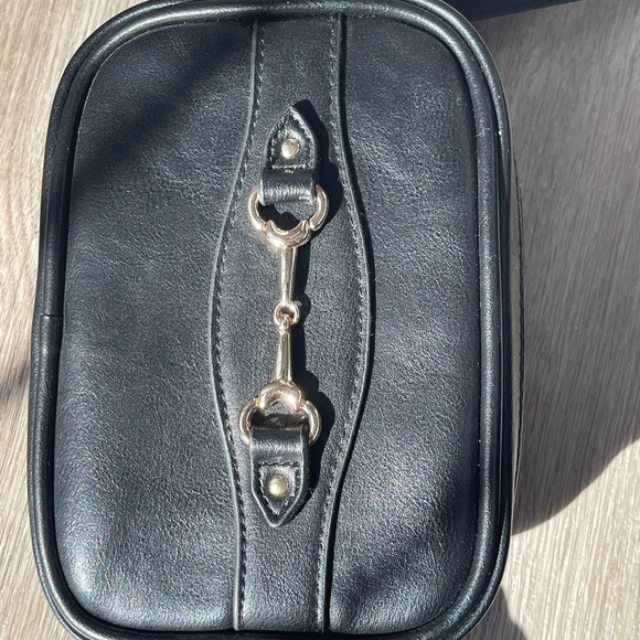 Steve Madden hip purse with belt - Picture 2 of 9